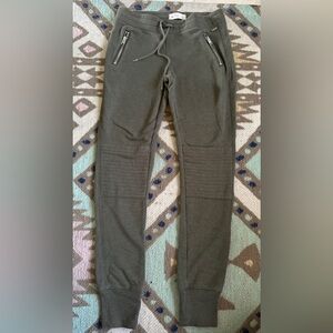 Super cute Hollister green size small pants